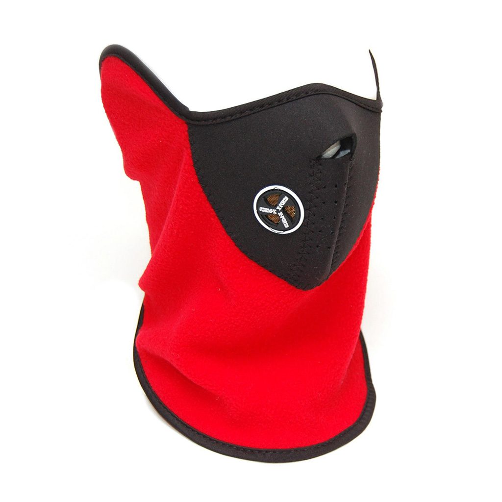 Máscara de equí fabricada en neopreno color negro y cuello de forro polar en color rojo. Cubre mitad de la cara, cuello, orejas y nariz. Medidas aprox: 55 x 26 cm. Con cierre de velcro. No incluye impresión. Presentada en bolsa individual.